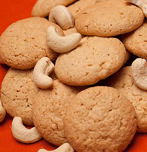 Cashew Macrooms (Contains egg)